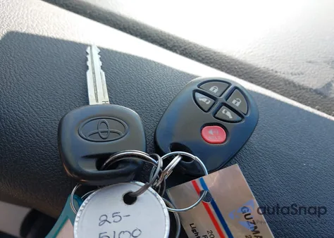 2018 Toyota Sienna Le 8 Passenger z USA, uszkodzony, nr VIN 5TDKZ3DC4JS912455